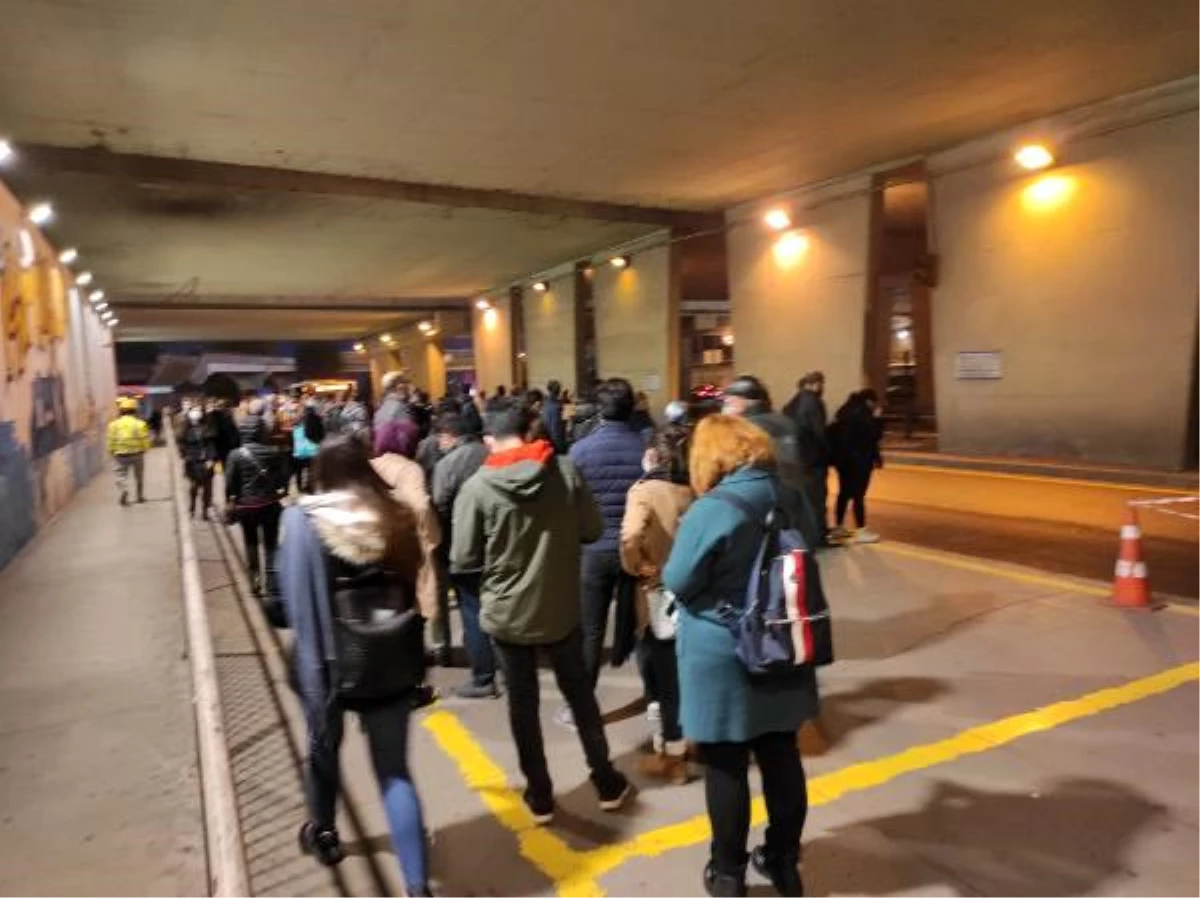 Toplu ulaşımda ve trafikte akşam yoğunluğu