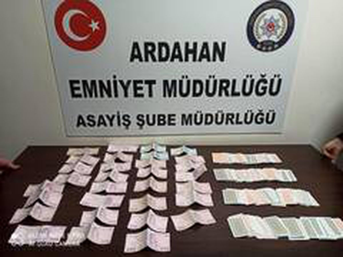 Virüs salgınına rağmen kumar masası kuran 9 kişiye 28 bin 350 lira ceza