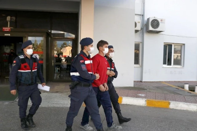 15 ayrı suçtan 5 yıldır aranan firari Seydikemer Jandarma ve Fethiye JASAT'tan kaçamadı