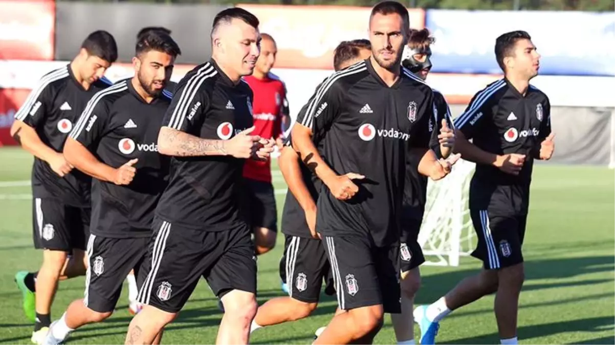 Beşiktaş\'tan ayrılıp Betis\'e giden Victor Ruiz, performansıyla eleştirilerin odak noktası oldu