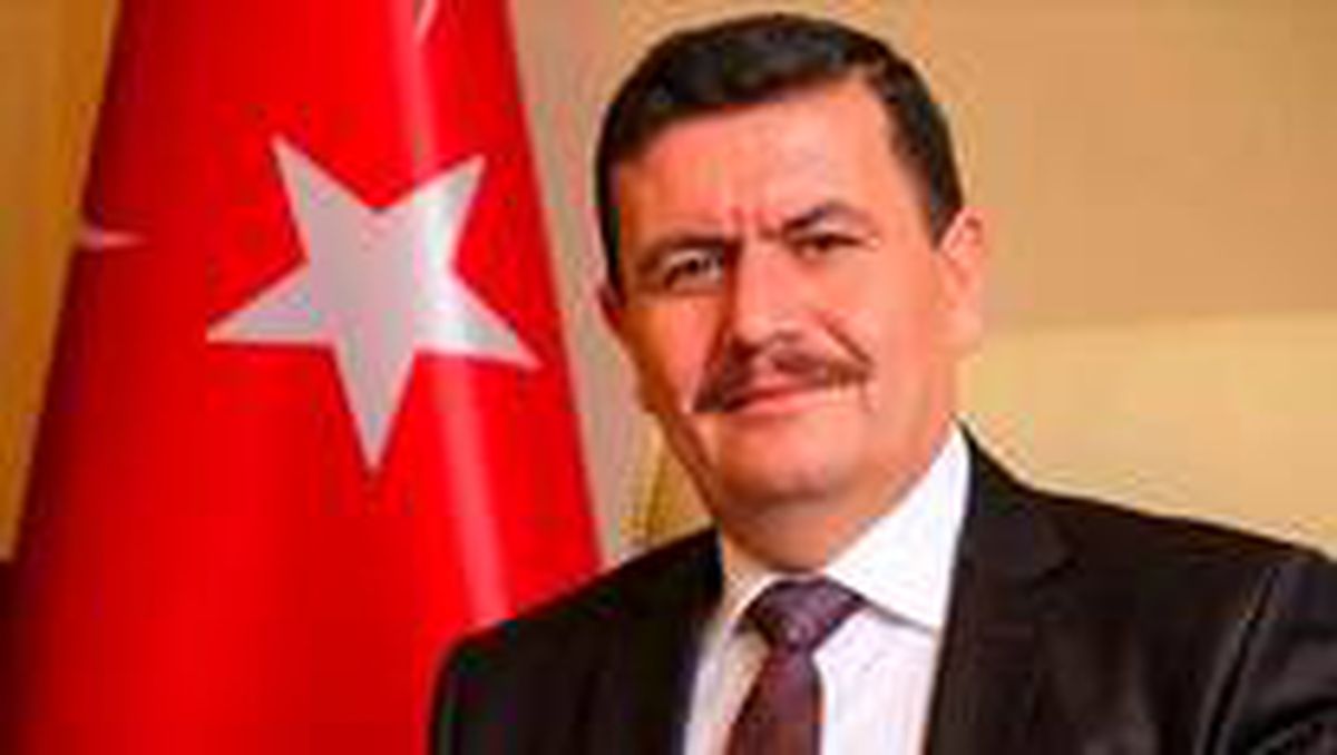 Burdur\'da pazar yerinde bulunan vatandaş sayısı içeride her 5 metrede 1 kişi olacak şekilde planlanacak.