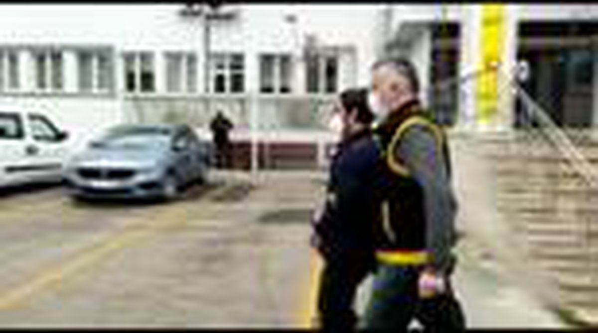 Son dakika 3. sayfa: Bursa\'da apartman girişinde cesedi bulunan kadının erkek arkadaşı gözaltına alındı