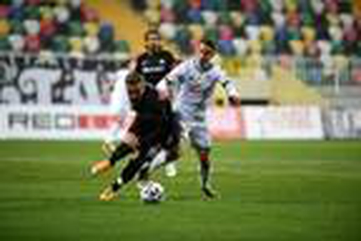 Bursaspor, ikinci yarılarla zirveden uzaklaştı