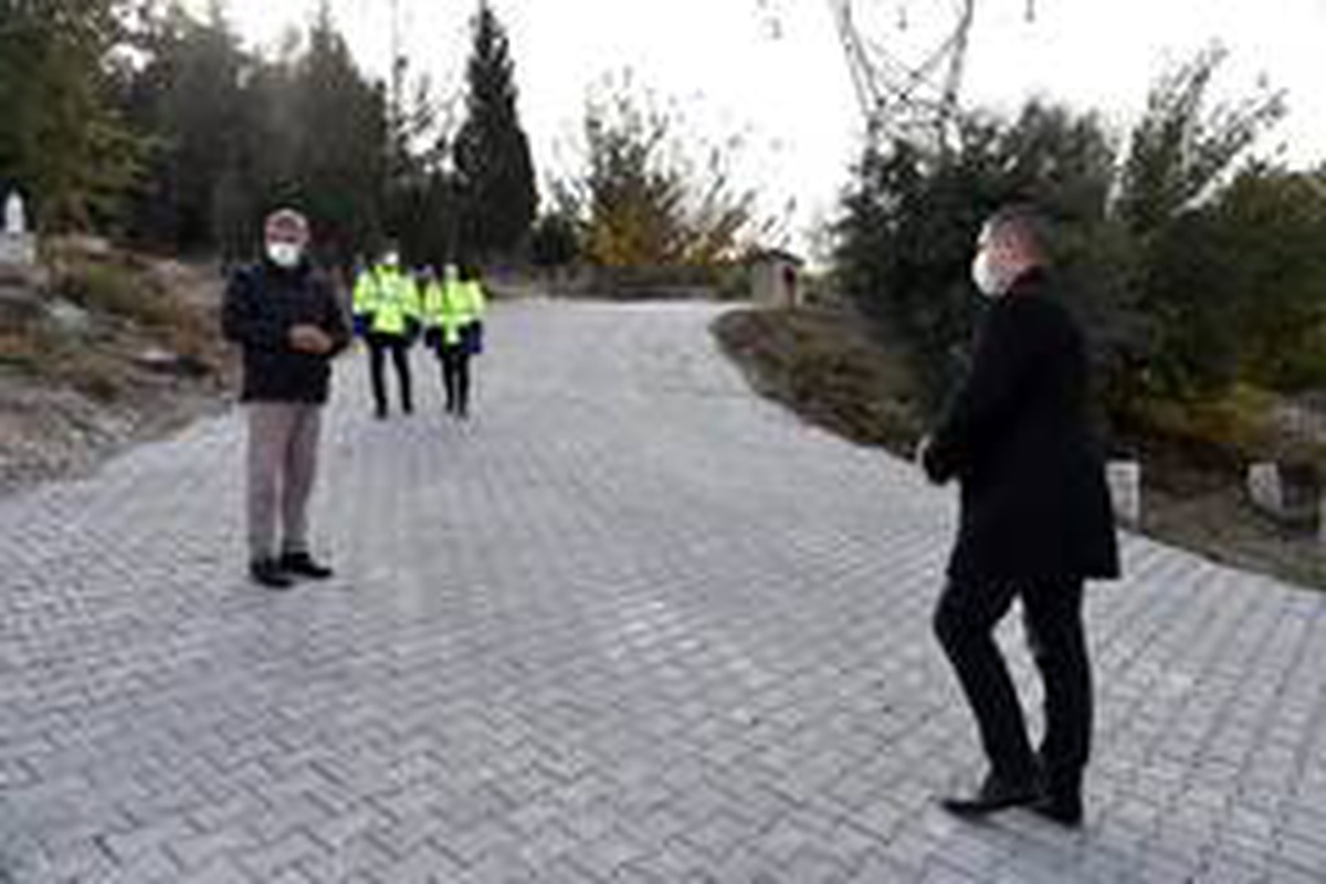 Büyükşehirden Aşağı Kayapınar Mezarlığında kilit parke çalışması
