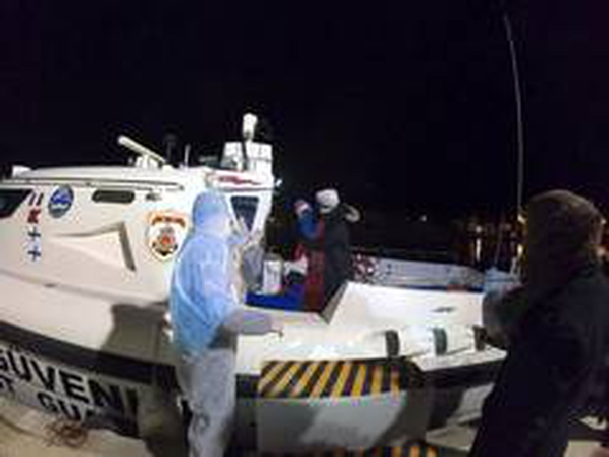 İzmir açıklarında 37 düzensiz göçmen kurtarıldı