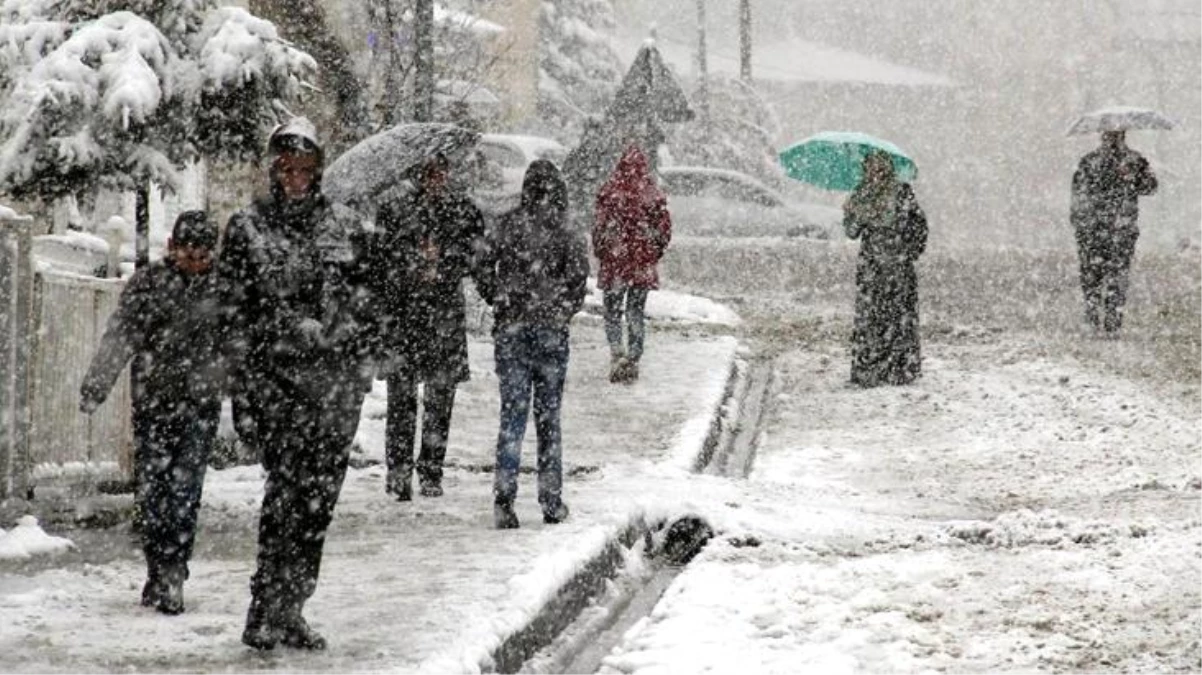 Kar İstanbul\'un kapısına dayandı! Tekirdağ ve Edirne\'de birçok mahalle beyaza büründü