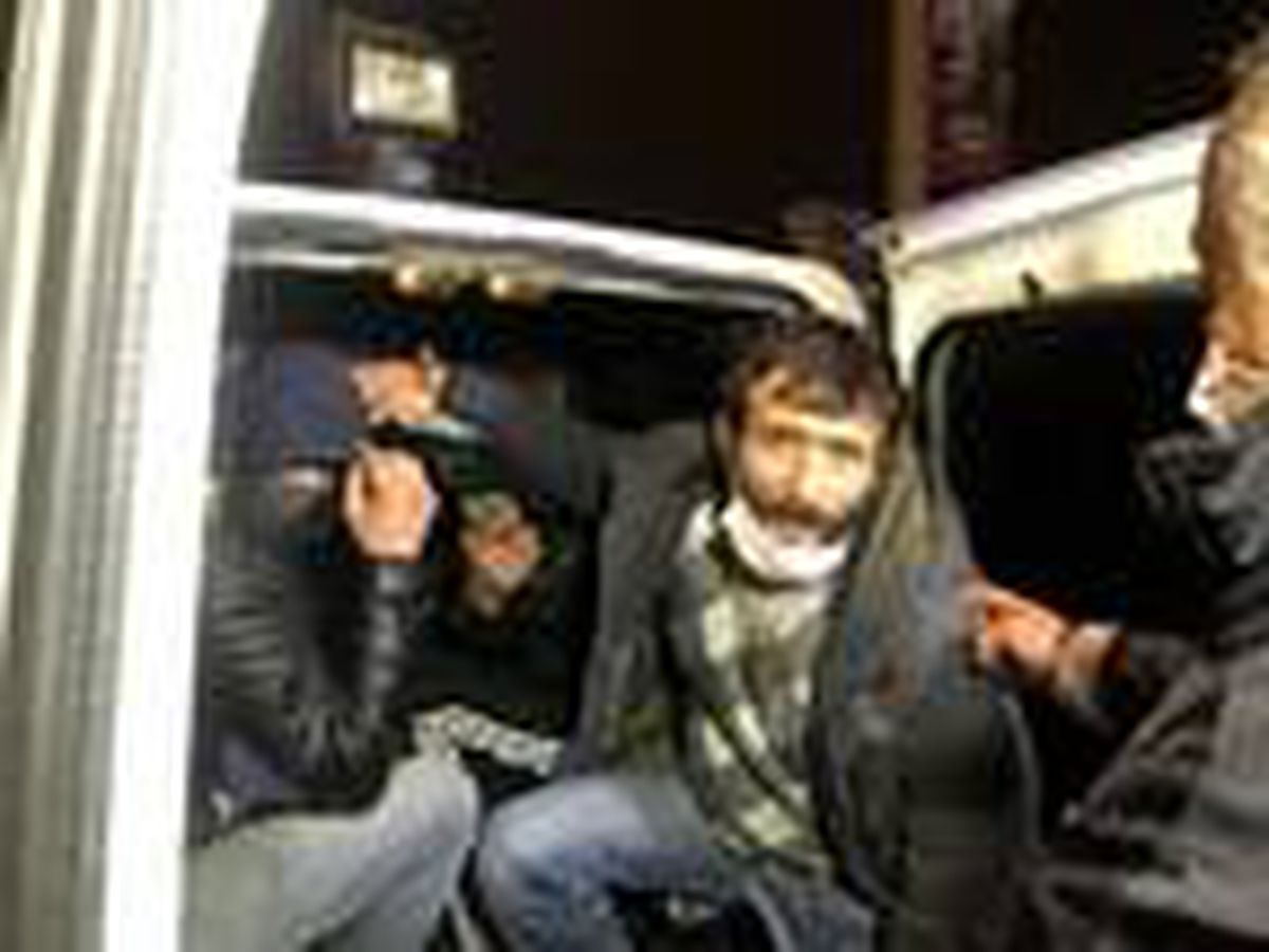 Kısıtlamada otomobille gezerek uyuşturucu içen 4 şüpheli, gözaltında