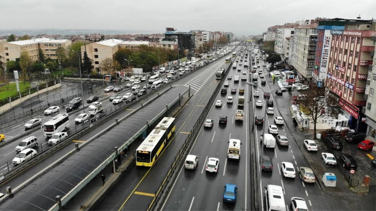 Kısıtlamaya saatler kala E-5\'teki yoğunluk havadan görüntülendi