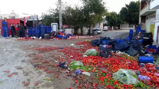 Sebze yüklü tır devrildi