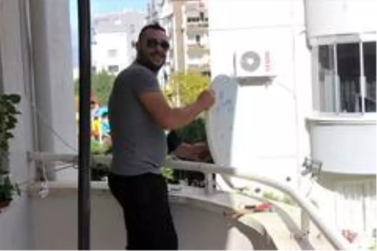 Soğuk havada onu göreni üşüme tutuyor