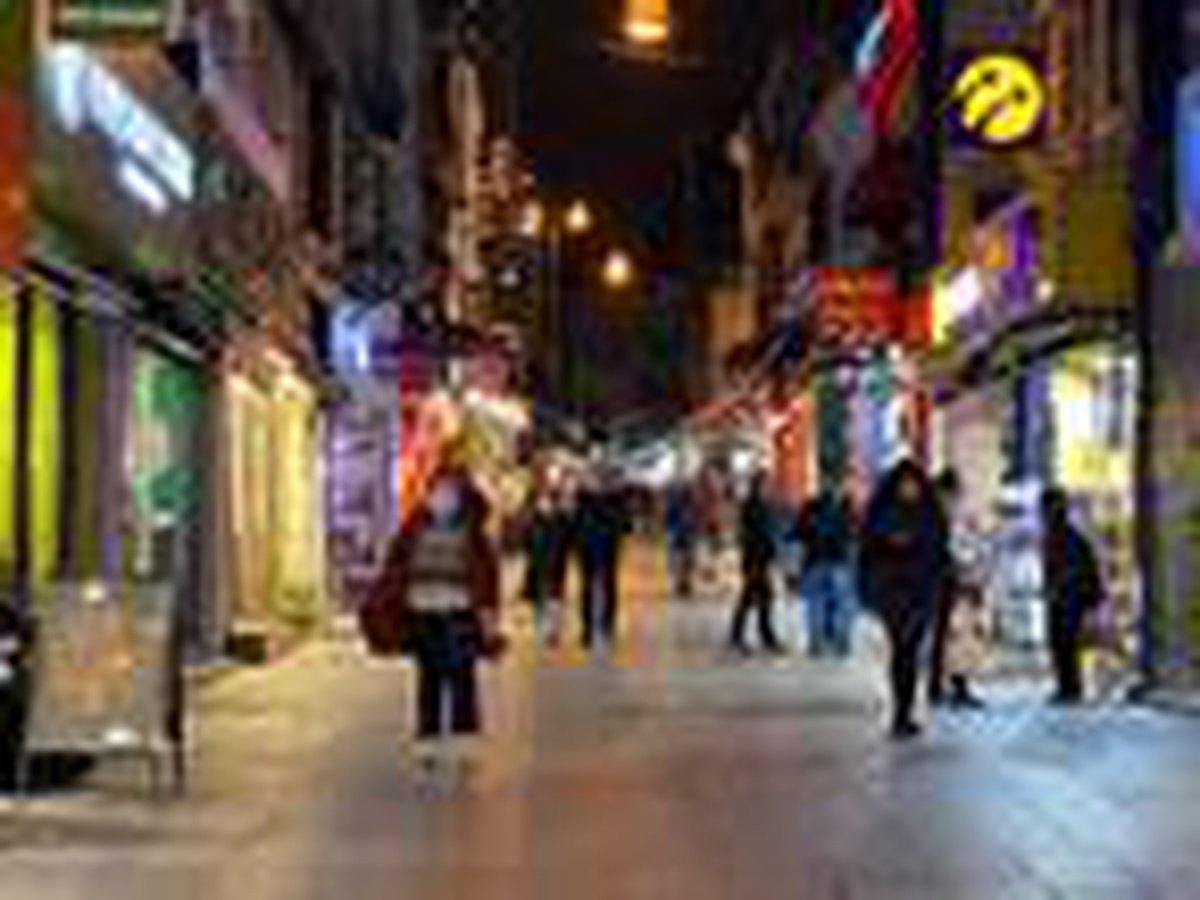Sokak kısıtlaması öncesi Kadıköy\'de son durum