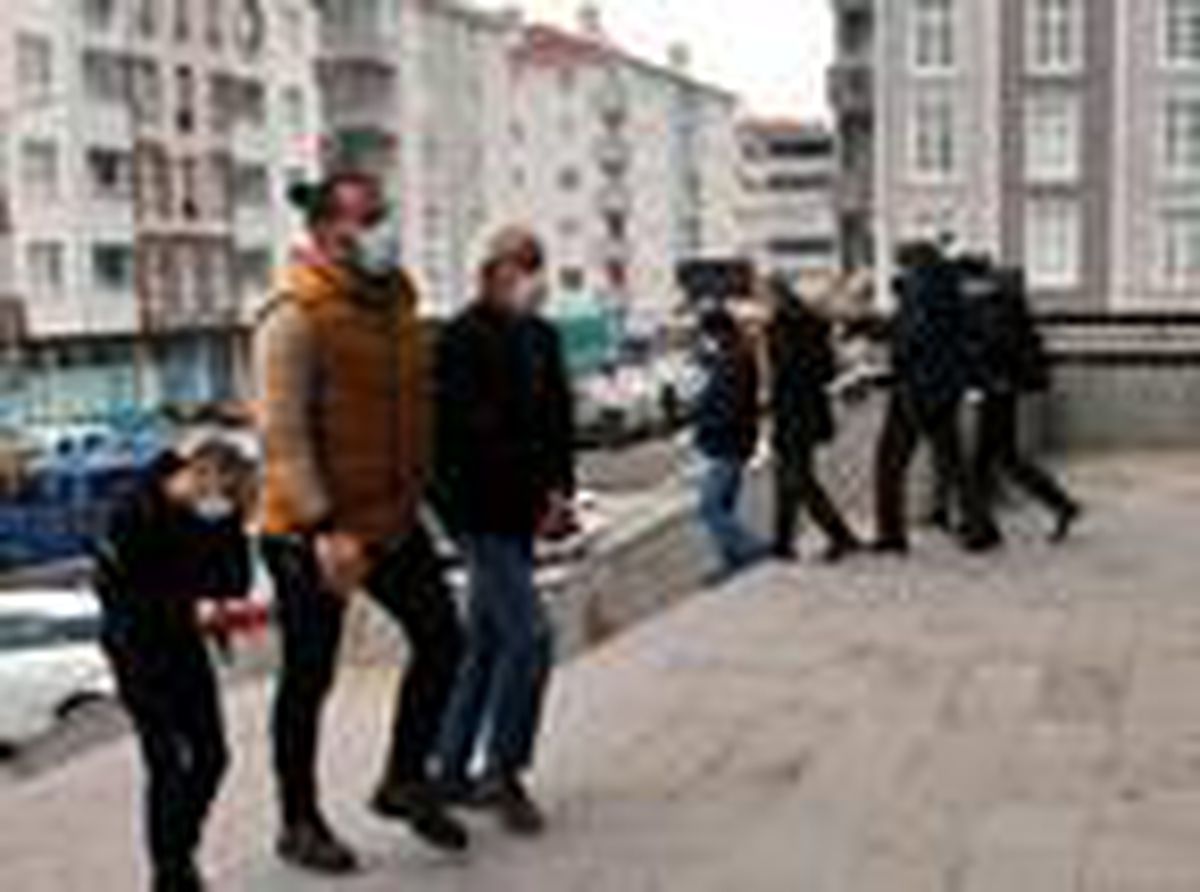 Tartıştığı eşini 5 yerinden bıçakladı