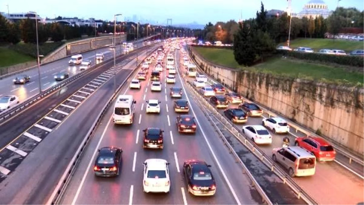 Son dakika... 15 Temmuz Şehitler Köprsü\'nde trafik yoğunluğu