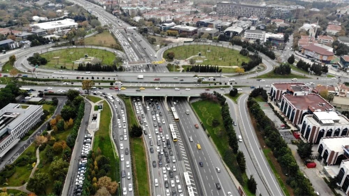 15 Temmuz Şehitler Köprüsü\'ndeki trafik yoğunluğu havadan görüntülendi