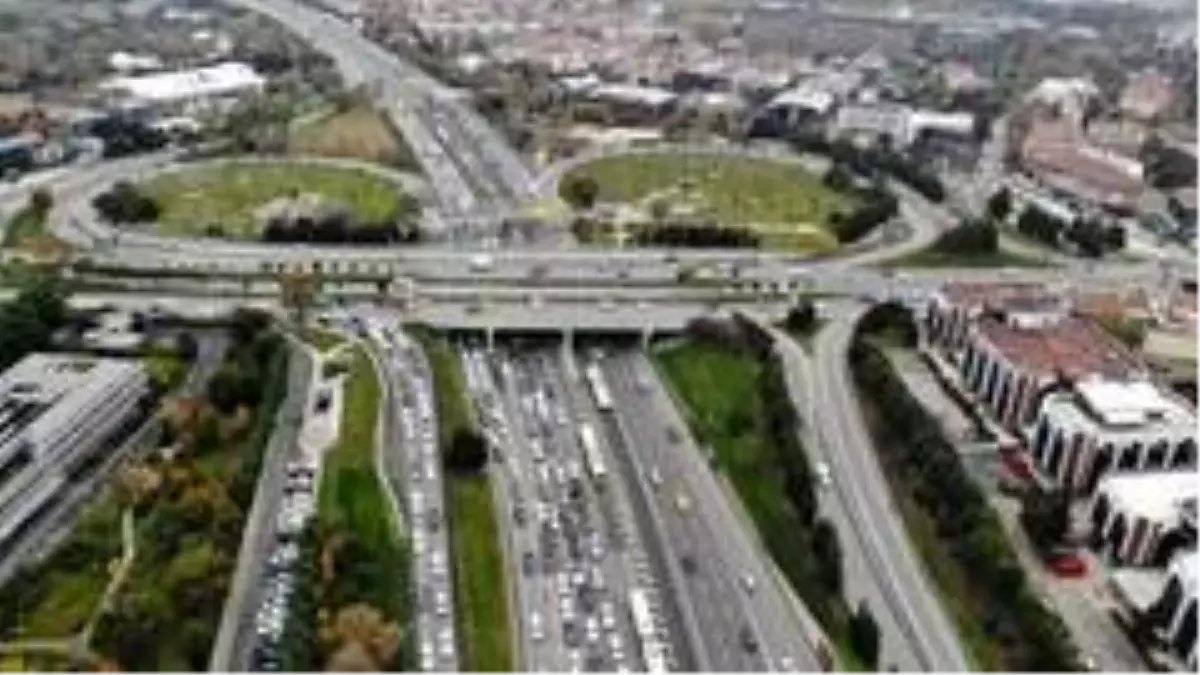15 Temmuz Şehitler Köprüsü\'ndeki trafik yoğunluğu havadan görüntülendi
