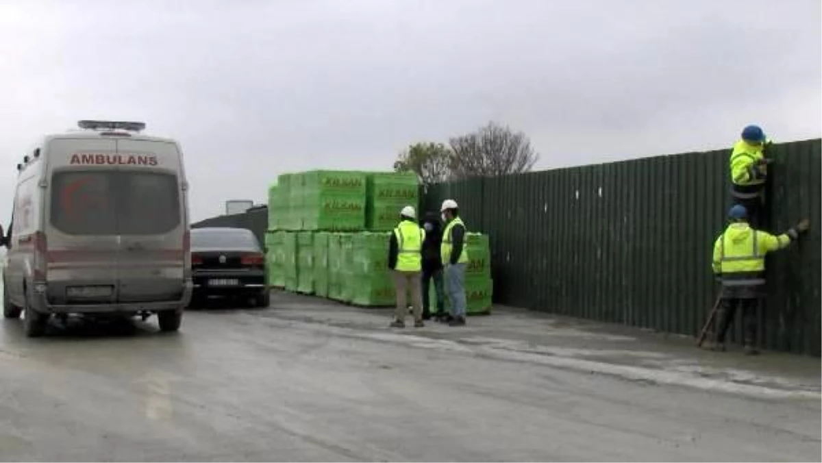 Büyükçekmece\'de 5 metre yükseklikten düşen 2 işçi yaralandı