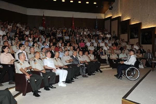 Son dakika haber: Gazi Jandarma Yüzbaşı Bahar azmiyle profesör oldu, Erdoğan'dan ödül aldı