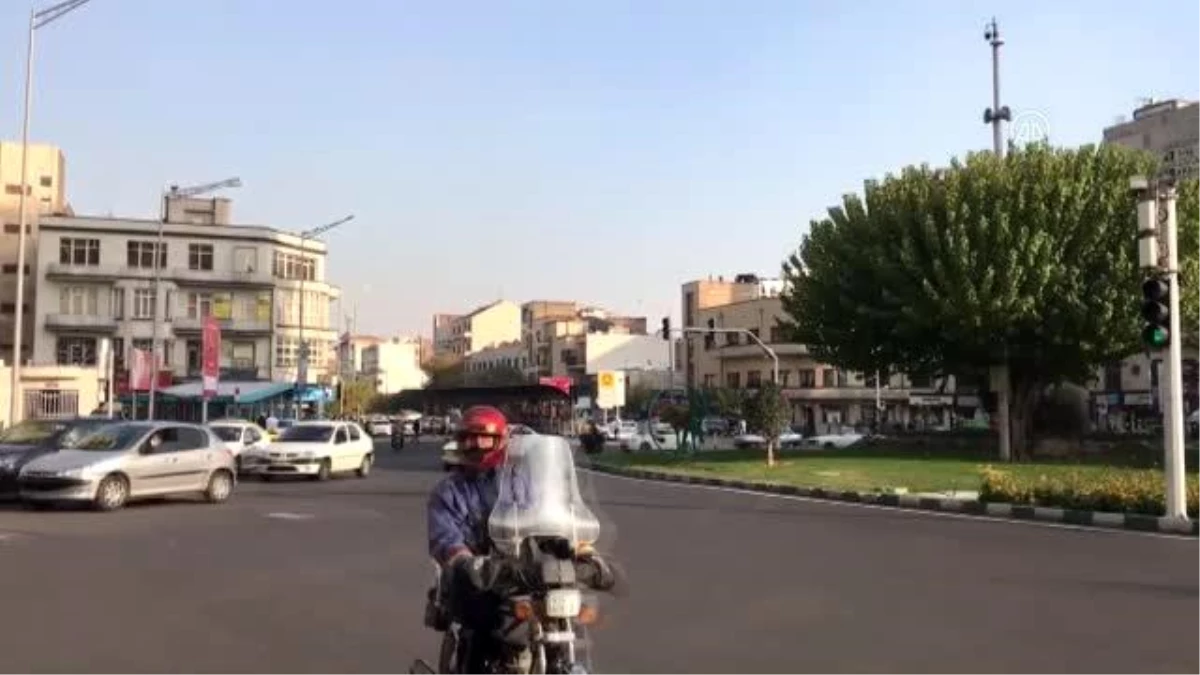 İran\'da Kovid-19 kısıtlamaları nedeniyle çarşı ve pazarlar kapalı