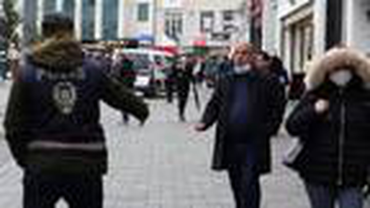 Son dakika... İstiklal Caddesi\'nde polis maskesizlere göz açtırmıyor