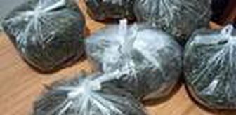 Jandarmadan kaçarken uyuşturucu dolu poşetleri dere yatağına attılar