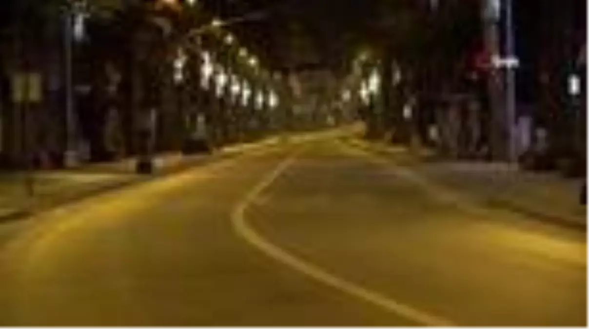 Kısıtlamanın başlamasıyla Denizli\'de meydanlar boş kaldı