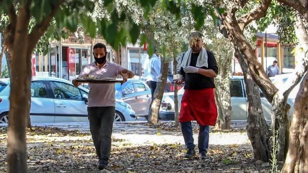 Parklar açık hava restoranı gibi