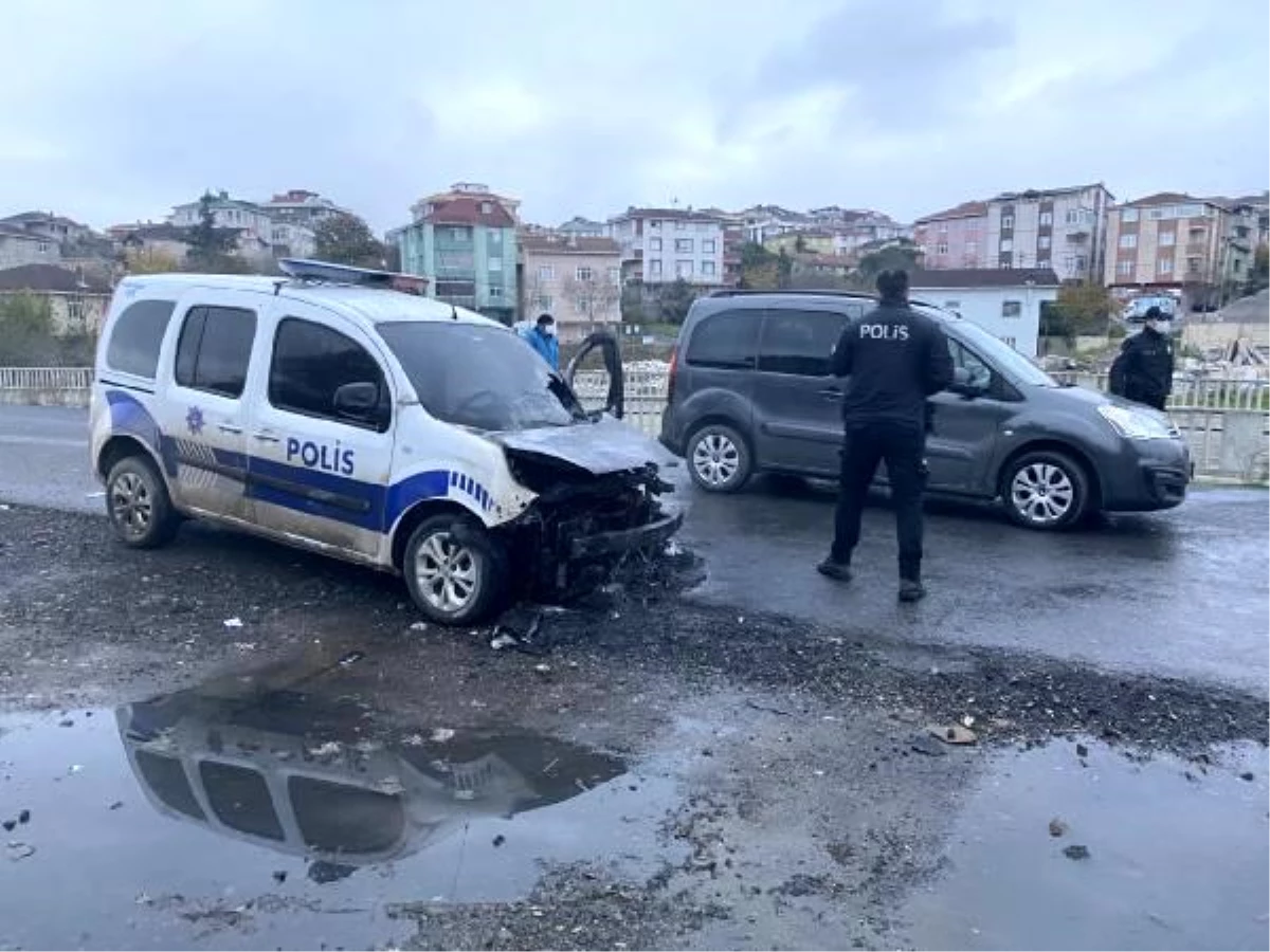 Sancaktepe\'de polis aracı alev alev yandı