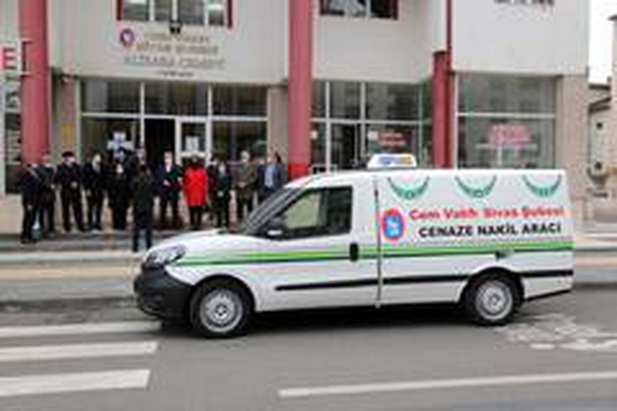 Sivas Belediyesinden Cem Vakfına cenaze nakil aracı