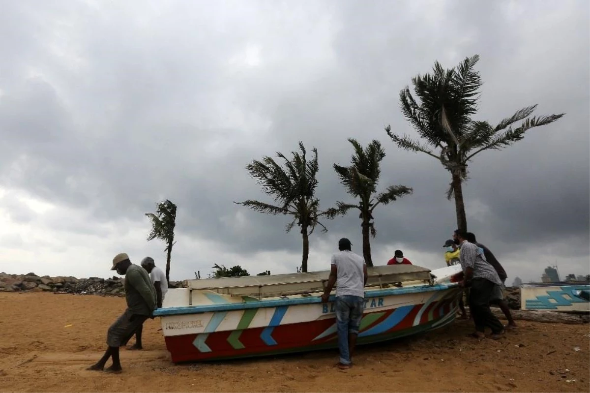 Sri Lanka\'da Burevi Kasırgası alarmı: 75 bin kişi tahliye edildi