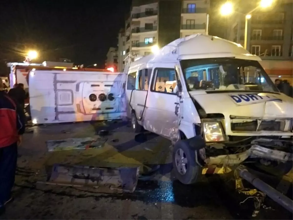 Tarım işçilerini taşıyan midibüs ile minibüs çarpıştı: 16 yaralı