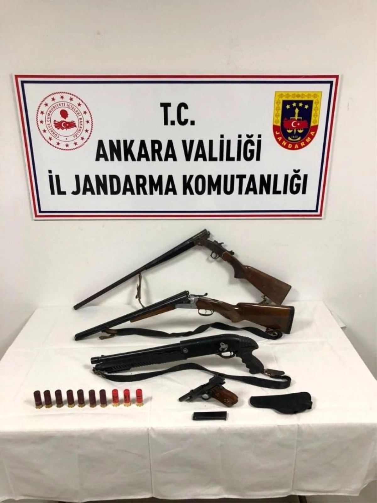 Son dakika haberleri: Ankara\'da jandarma bir kişiyi 4 adet ruhsatsız silahla yakaladı