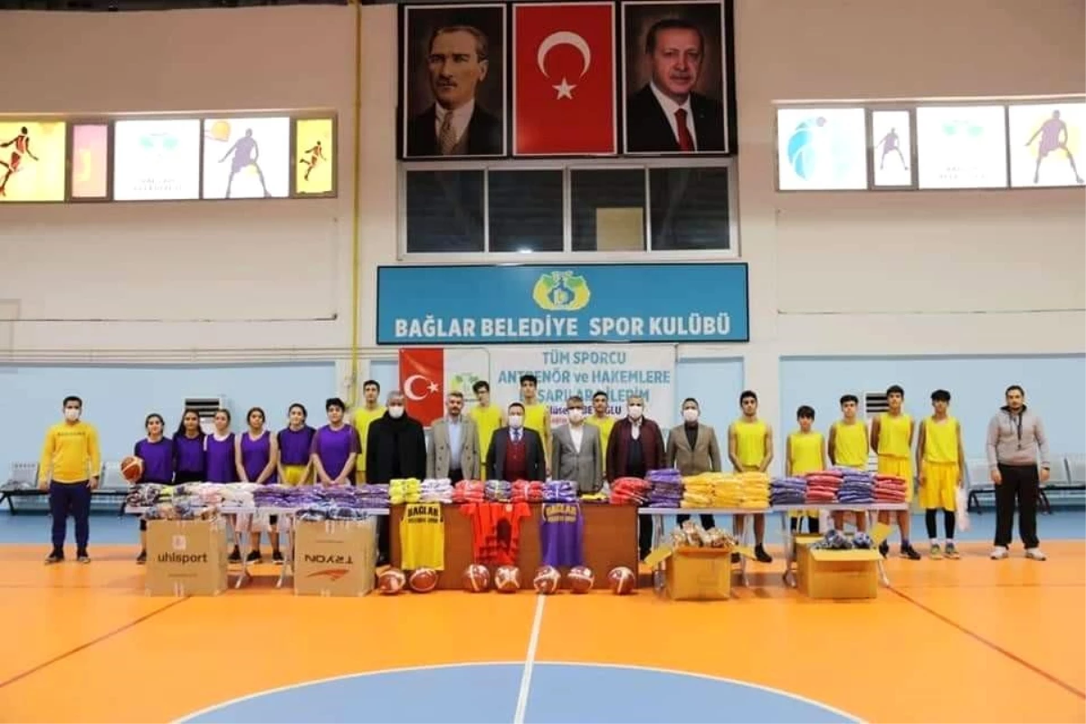 Basketbol takımlarına malzeme desteği