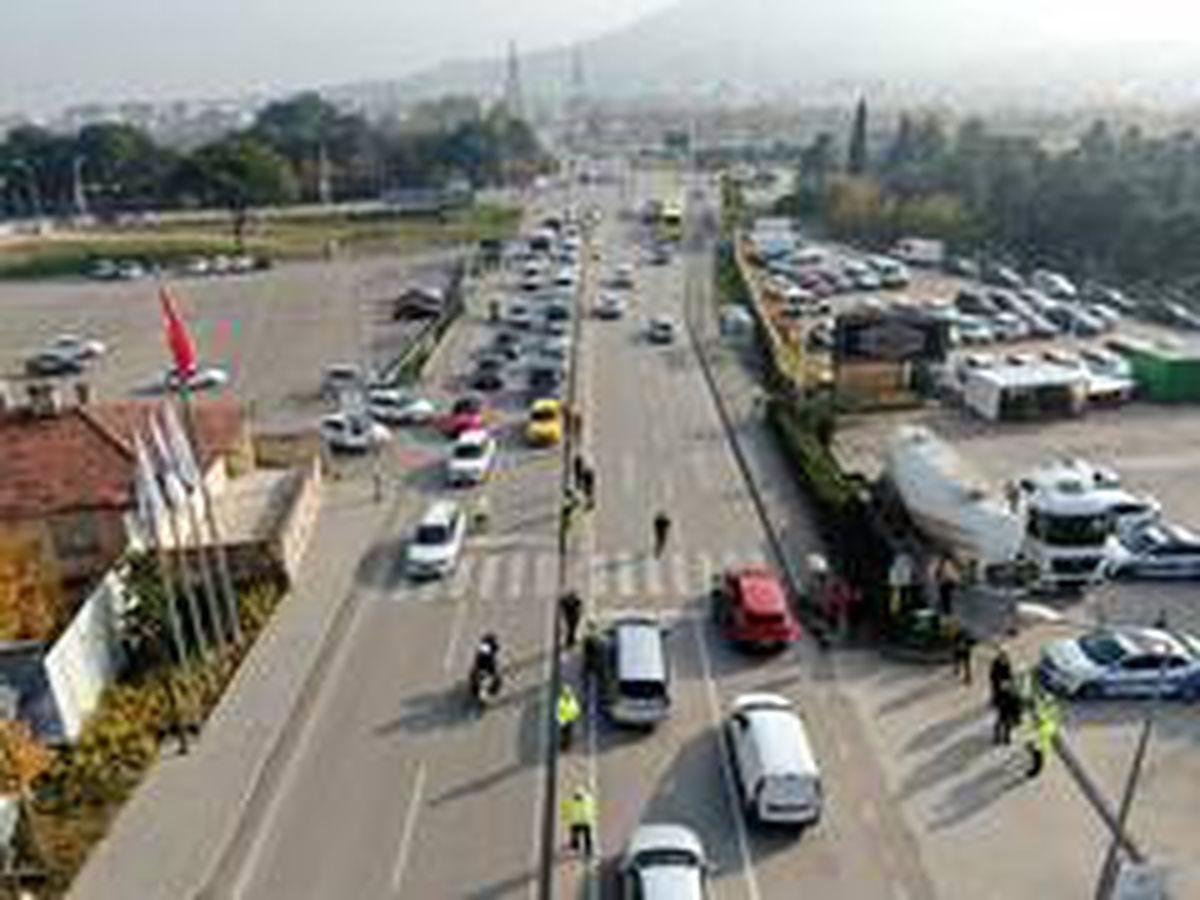 Bursa\'da \'önce yaya\' uygulamasında sürücüler tek tek durdurulup bilgilendirildi