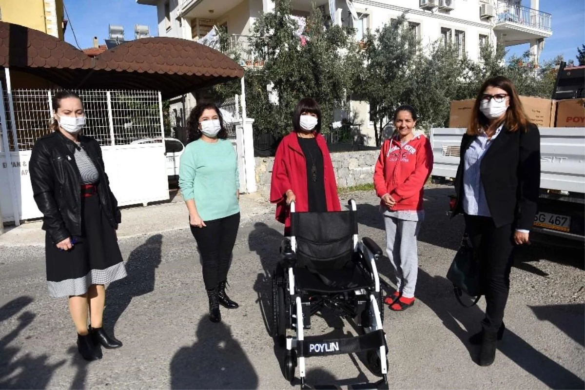 Fethiye\'de 8 engelli vatandaşa akülü sandalye hediye edildi