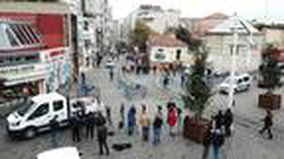 Son Dakika | (Havadan fotoğraflarla) İstiklal Caddesi\'nde 7000 kişi kuralı başladı