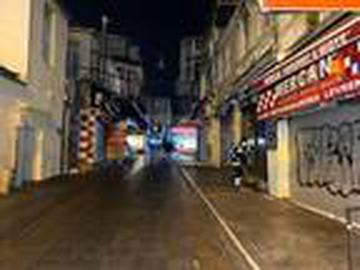 Kadıköy\'de dükkanlar kısıtlama öncesinde kapandı