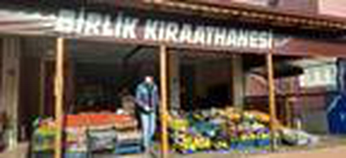 Kapanan kıraathanesini manava çevirdi