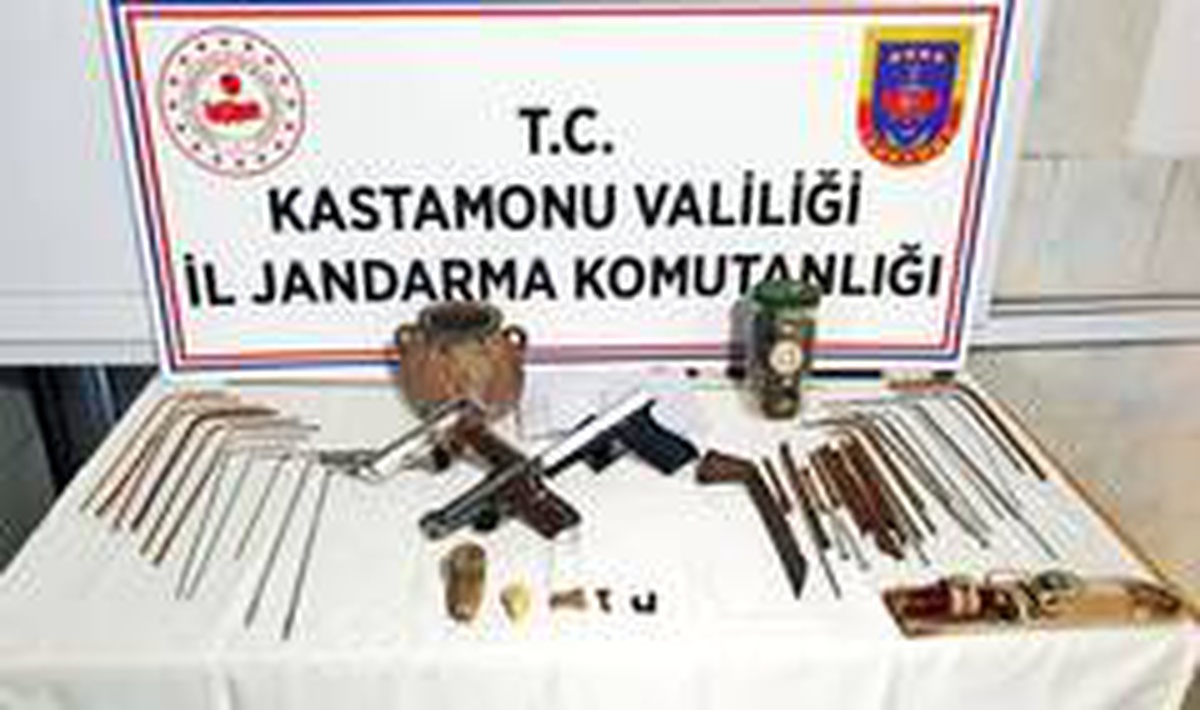 Son dakika haberleri | Kastamonu\'da kaçak kazı yapan 3 kişi jandarmaya yakalandı