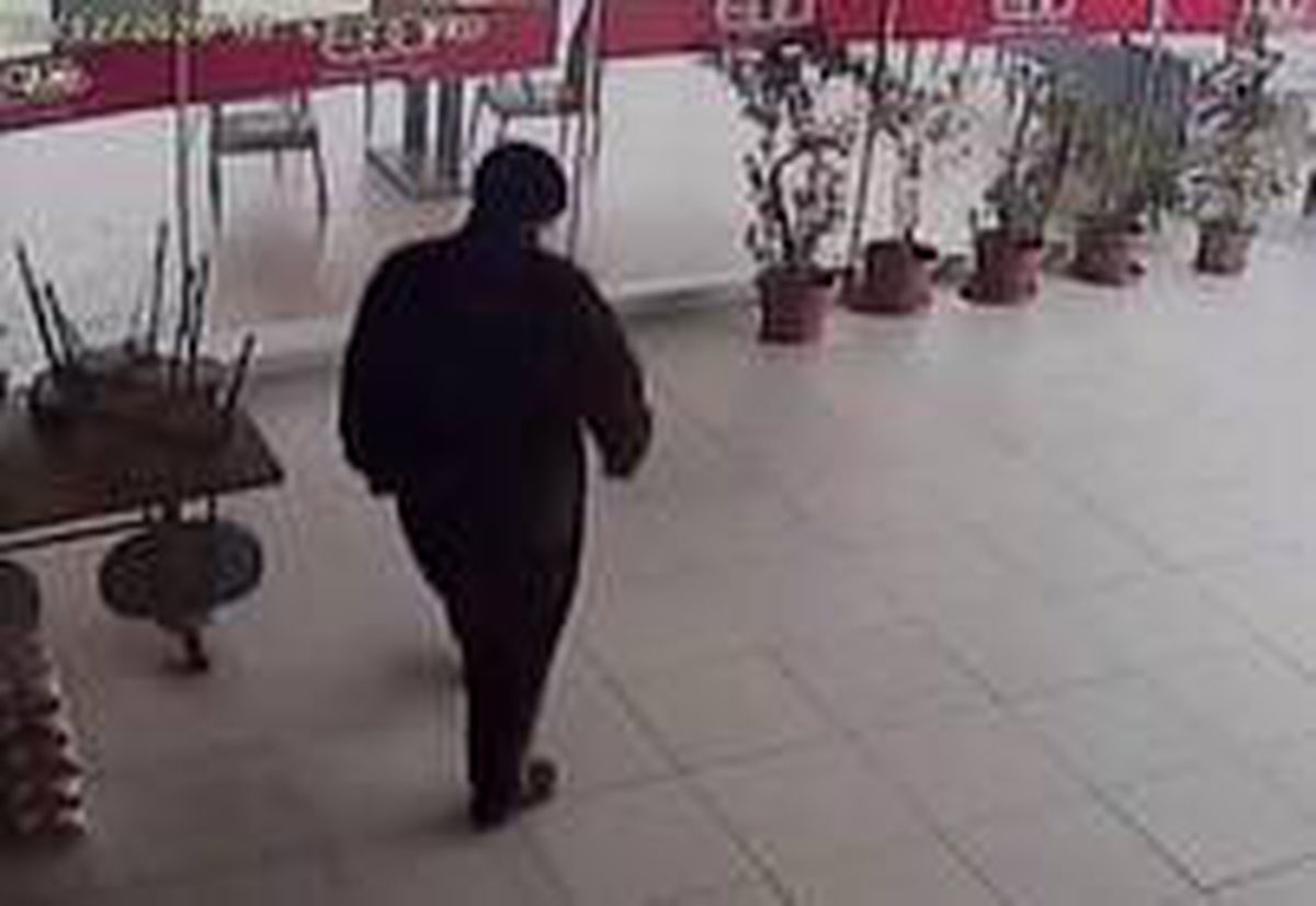 Maskeli hırsız bahşiş paralarını da çaldı