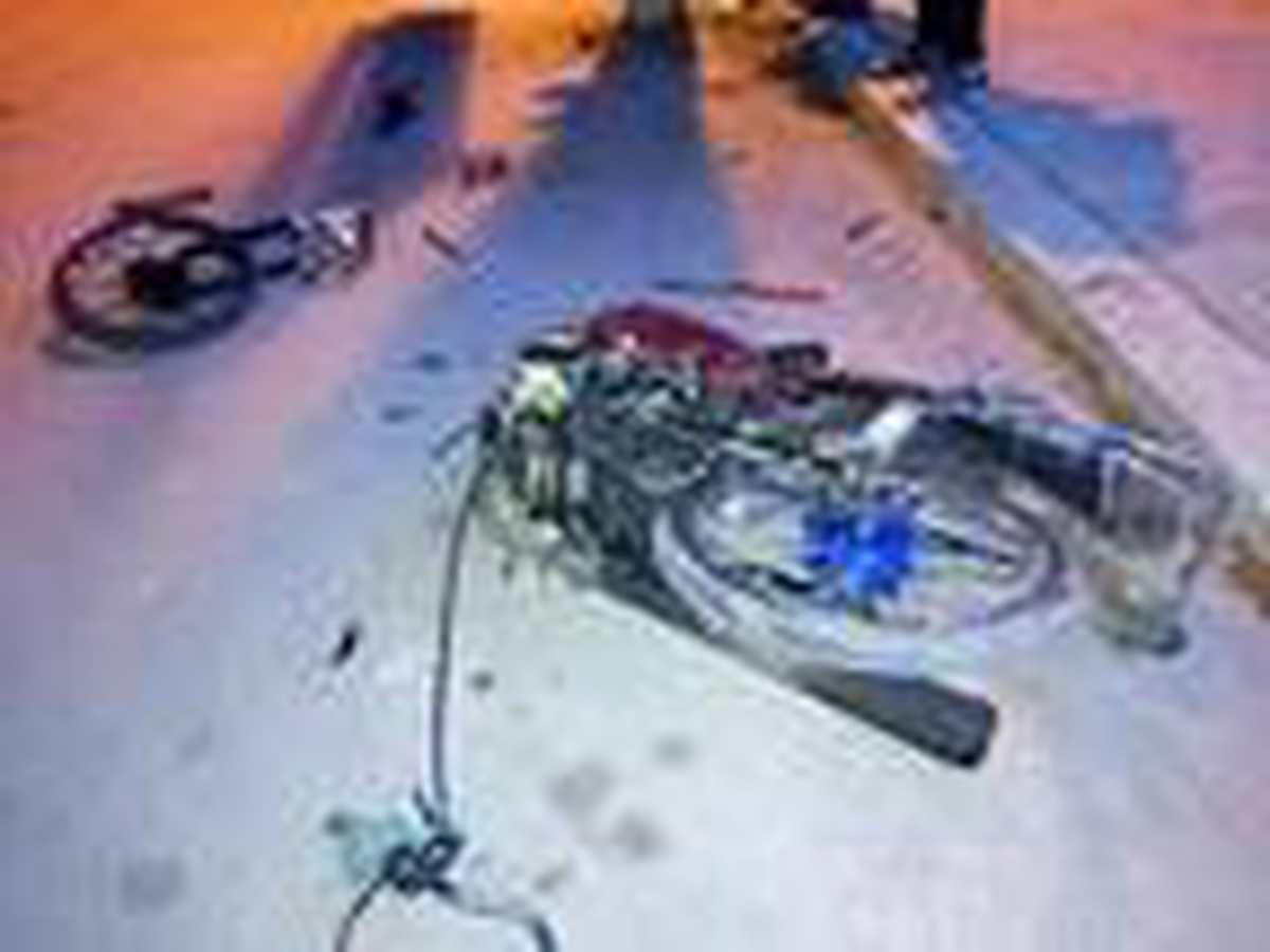 Motosikletle otomobil çarpıştı: 2 yaralı