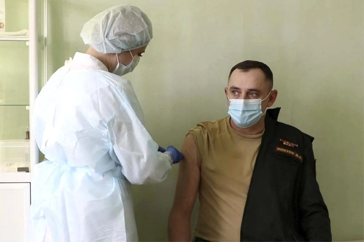 Son dakika haber... Rus askerine korona virüs aşısı uygulaması başladı