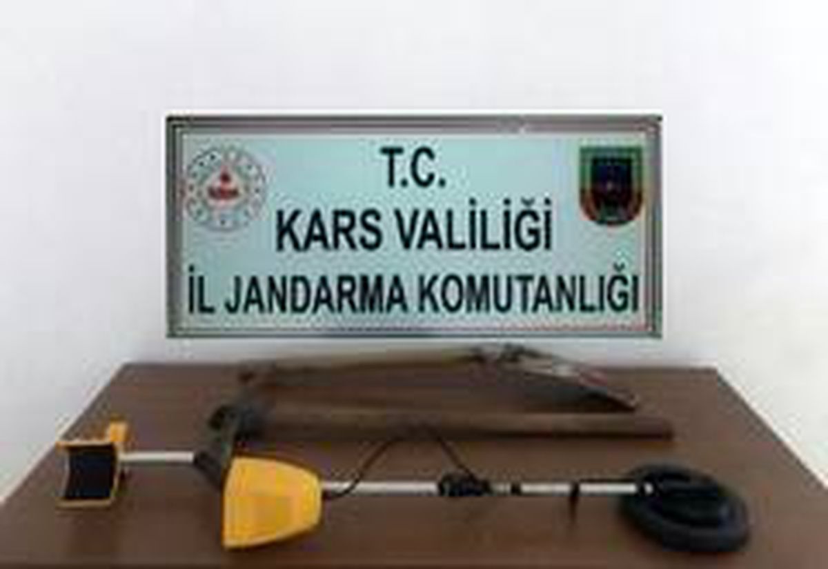 Sarıkamış\'ta defineciler suçüstü yakalandı