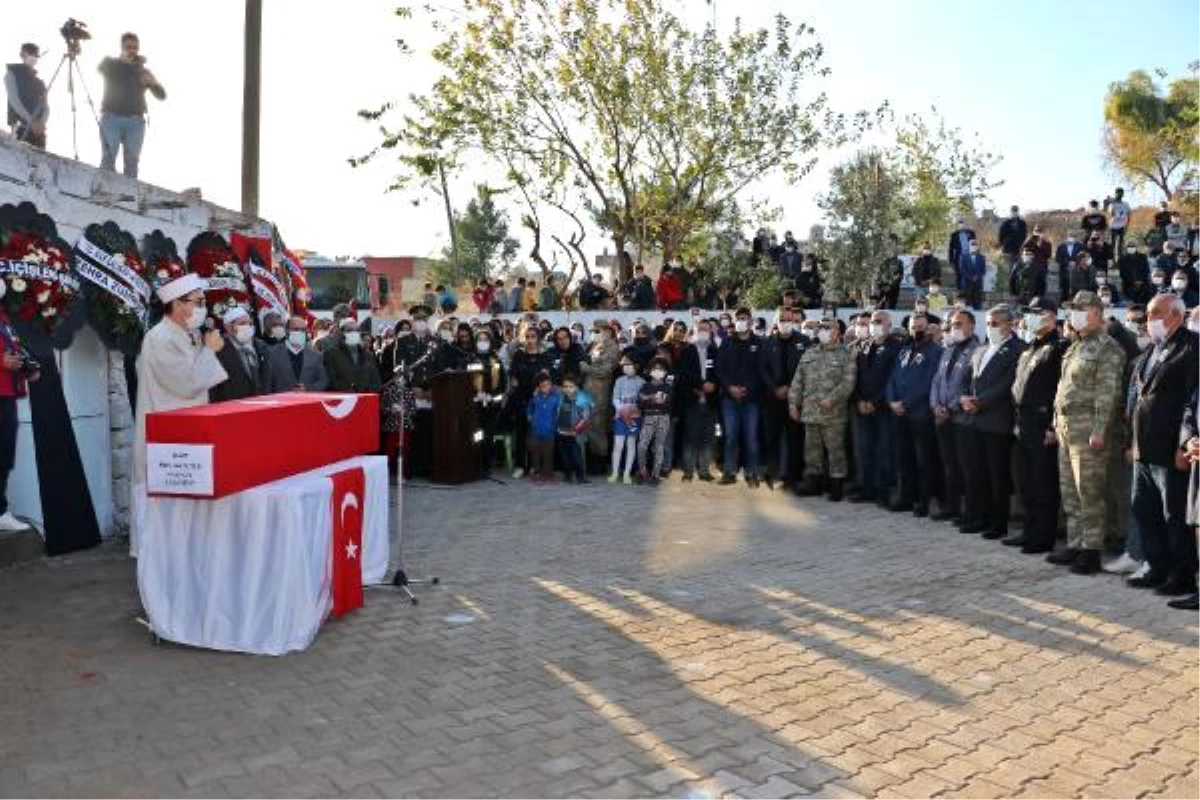 Şehit uzman çavuşun cenazesi, memleketi Mardin\'e uğurlandı (2)