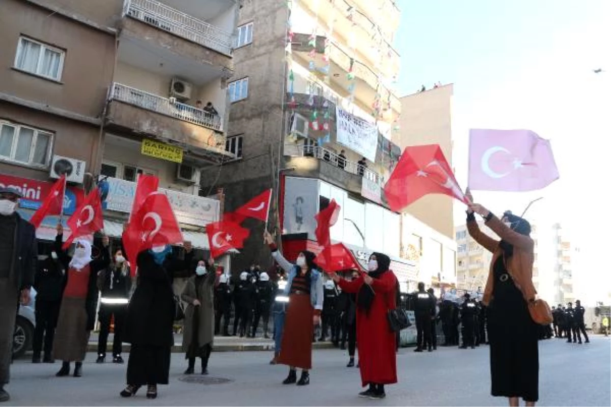 Son dakika haberi: Şırnaklı kadınlar, HDP önündeki eylemlerini 13\'üncü haftada da sürdürdü