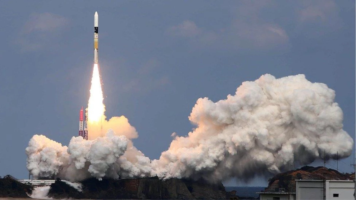 6 milyar km\'lik yolculuk: Japon uzay aracı Hayabusa-2, Pazar günü göktaşından topladığı örnekleri Dünya\'ya indirecek