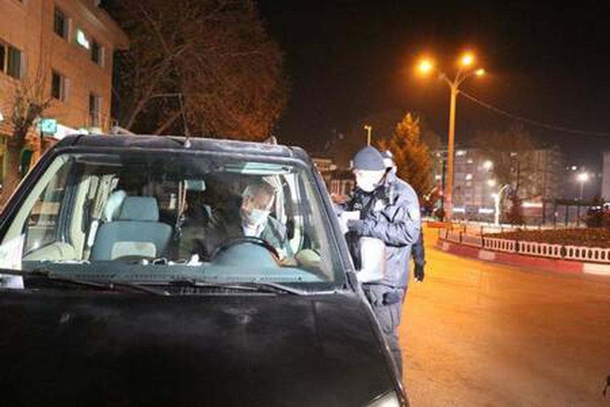 Son dakika haberleri... Afyonkarahisar\'da kısıtlama öncesi polis sürücü ve yayaları uyardı