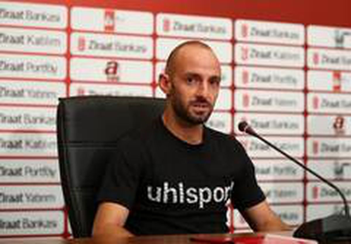 Alanyaspor\'da Efecan Karaca\'nın korona virüs testi pozitif çıktı