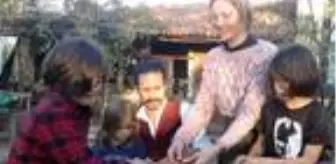 Amerika'dan gelen çift çocuklarıyla birlikte Kaz Dağları eteklerinde köy yaşamı sürüyor