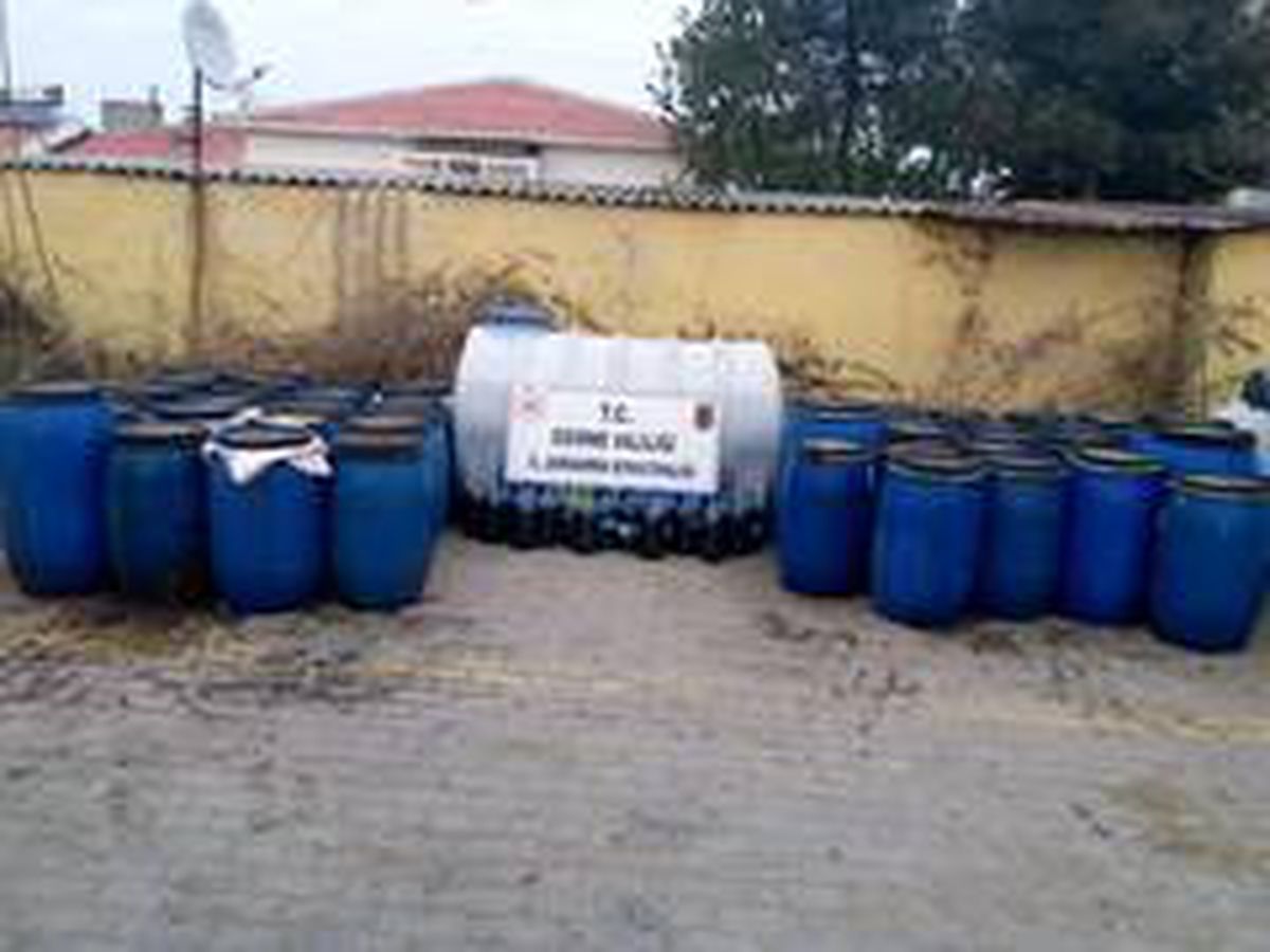 Edirne\'de 5 bin 650 litre sahte içki ele geçirildi