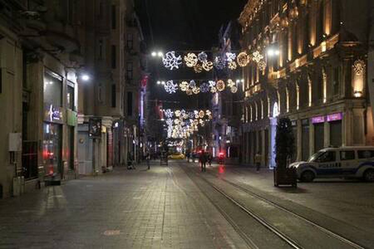 Hafta sonu sokağa çıkma kısıtlaması başladı